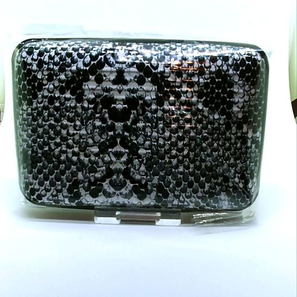 Animal Print RFID Blocking Card Holder - Picture 1 of 3